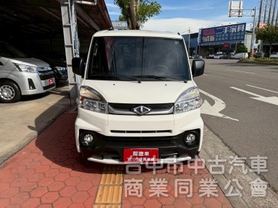2023 A180自排 八人座 跑兩萬公里
