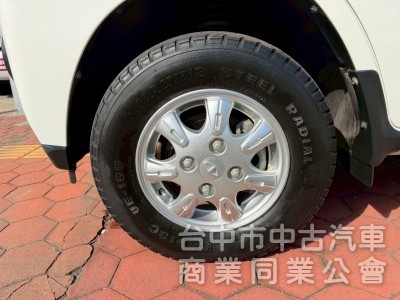 2023 A180自排 八人座 跑兩萬公里