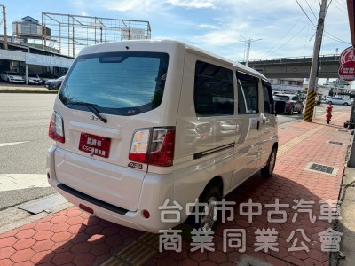 2023 A180自排 八人座 跑兩萬公里