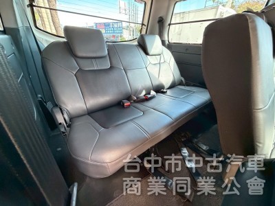 2023 A180自排 八人座 跑兩萬公里