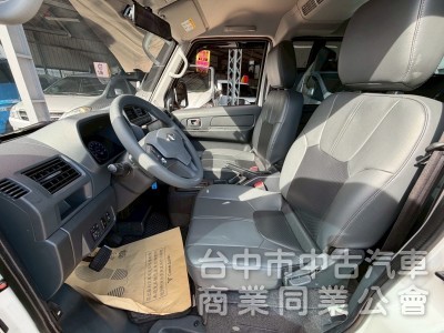 2023 A180自排 八人座 跑兩萬公里