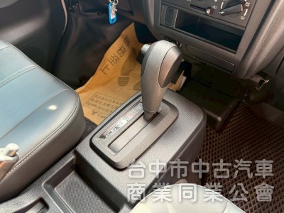 2023 A180自排 八人座 跑兩萬公里
