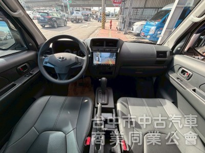 2023 A180自排 八人座 跑兩萬公里