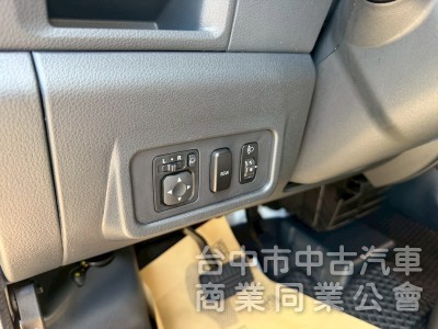 2023 A180自排 八人座 跑兩萬公里