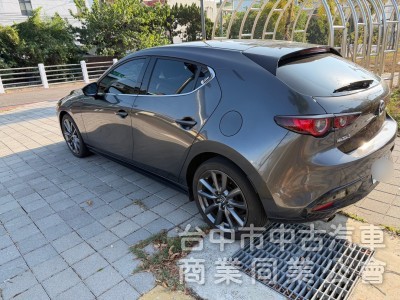 2022 Mazda3 跑三萬多