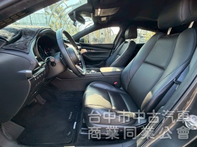 2022 Mazda3 跑三萬多