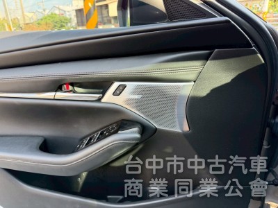 2022 Mazda3 跑三萬多