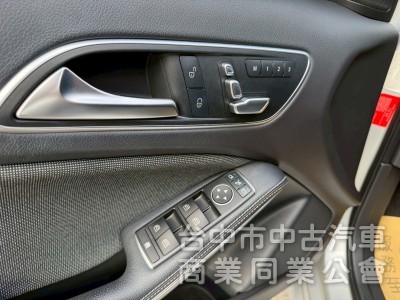 2015 A180 跑十萬多公里 原鈑件