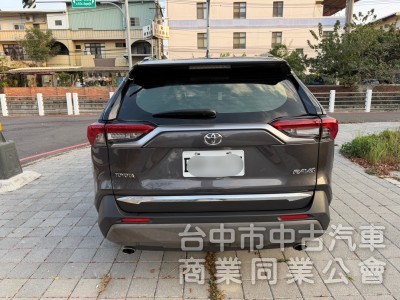 2019 Rav4 2.0旗艦跑三萬多