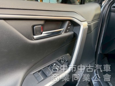 2019 Rav4 2.0旗艦跑三萬多