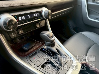 2019 Rav4 2.0旗艦跑三萬多