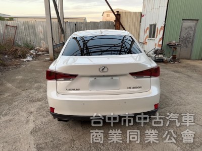 2017領 IS200t小改跑八萬多公里