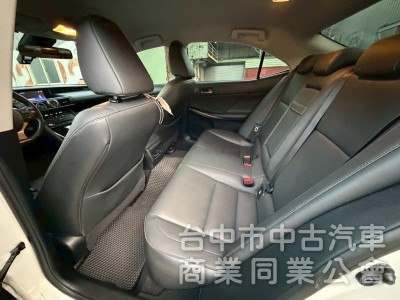 2017領 IS200t小改跑八萬多公里