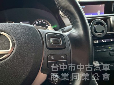 2017領 IS200t小改跑八萬多公里