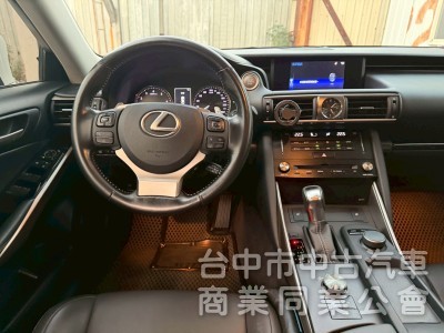 2017領 IS200t小改跑八萬多公里