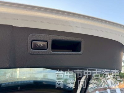 2015 NX200t旗艦跑八萬多公里