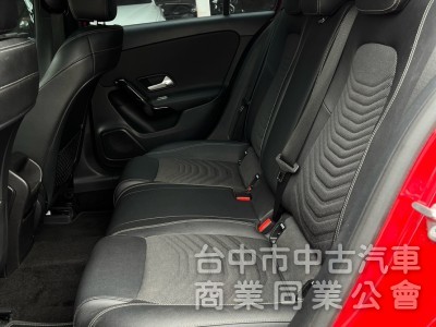 Mercedes-Benz A-Class A180 2020款 手自排 1.3L AMG 原鈑件 原廠保養 里程超少