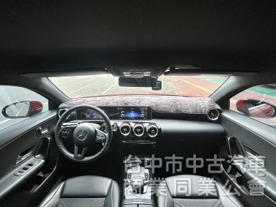 Mercedes-Benz A-Class A180 2020款 手自排 1.3L AMG 原鈑件 原廠保養 里程超少