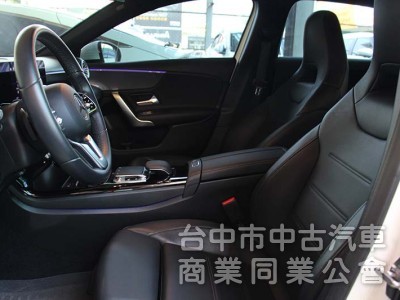 欲購從速快來看車✅保證只跑兩萬✅這樣的車況無從比較✅全車原鈑件✅AMG外觀套件✅ACC自動跟車✅環艙氣氛燈✅一手女用車