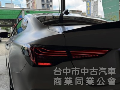 正22年出廠420I COUPE⭕全車消光白貼膜⭕小改款尾燈⭕原鈑件✅黃金眼大燈✅水晶排檔桿✅5AU輔助✅外觀空力套件✅