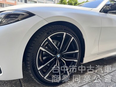 正22年出廠420I COUPE⭕全車消光白貼膜⭕小改款尾燈⭕原鈑件✅黃金眼大燈✅水晶排檔桿✅5AU輔助✅外觀空力套件✅