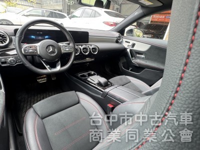 ⭕正23年出廠⭕4MATIC四輪傳動✅正23P輔助✅僅8000KM✅多光束頭燈✅雙電動記憶椅✅全景天窗⭕新車利率✅未領牌