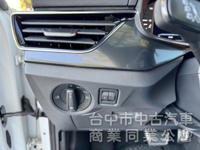 正2022/3出廠5月掛牌Skoda  白配黑 Kamiq 1.0 TSI熱血動能版 原鈑件 里程準 車庫車 無菸車 