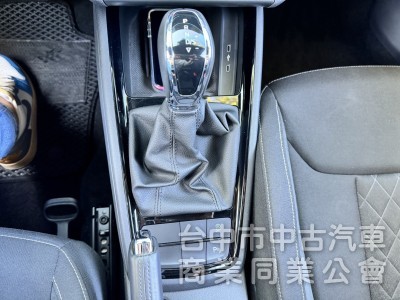 正2022/3出廠5月掛牌Skoda  白配黑 Kamiq 1.0 TSI熱血動能版 原鈑件 里程準 車庫車 無菸車 
