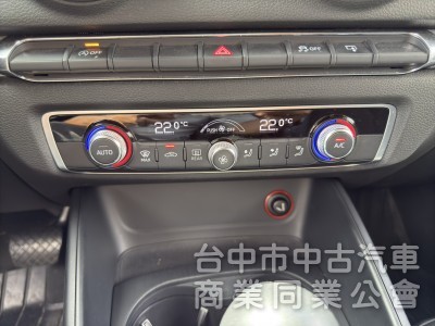 小改款 Audi A3 Sportback 30TFSI 金屬藍搭皮質與布織布黑內裝 正一手 原鈑件 低里程 無菸車 