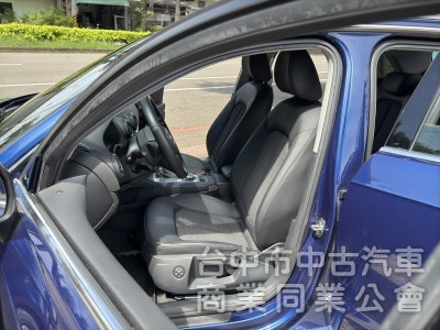 小改款 Audi A3 Sportback 30TFSI 金屬藍搭皮質與布織布黑內裝 正一手 原鈑件 低里程 無菸車 