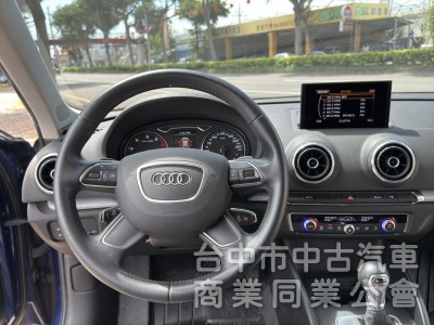 小改款 Audi A3 Sportback 30TFSI 金屬藍搭皮質與布織布黑內裝 正一手 原鈑件 低里程 無菸車 