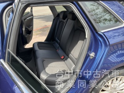 小改款 Audi A3 Sportback 30TFSI 金屬藍搭皮質與布織布黑內裝 正一手 原鈑件 低里程 無菸車 