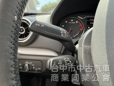 小改款 Audi A3 Sportback 30TFSI 金屬藍搭皮質與布織布黑內裝 正一手 原鈑件 低里程 無菸車 