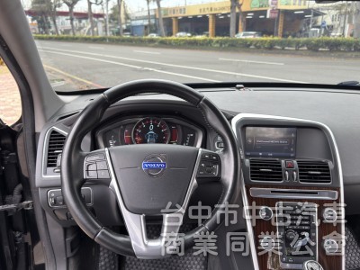 正2013/6月出廠8月掛牌 VOLVO XC60 T5 豪華版 正ㄧ手 原鈑件 資料完整無缺 車庫車 無菸車 內裝美 