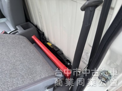 ERYCA 1.3 手排 框式 入檔 檔檔順暢 底盤安靜無異音 一手車 內裝乾淨 車況很健康