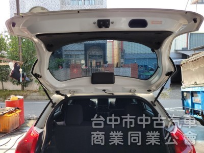 2015 年 豐田 Yaris 原鈑件，安卓機，倒車顯影，實車實價。