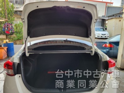 2020 年 Vios 1.5cc 原鈑件，led日型燈，雙安，abs，倒車顯影，省油省稅又耐操。
