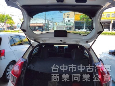 2015 年 豐田 Yaris 皮椅， 原鈑件，安卓機，倒車顯影，實車實價。