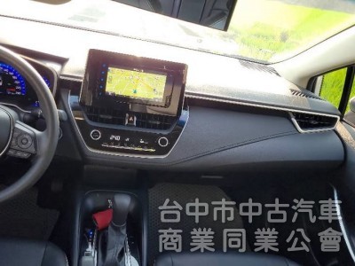 2019 年 Altis 12代 油電 尊爵版 白色 里程8萬，carplay，倒車顯影，衛星導航，原鈑件。