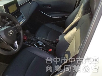 2019 年 Altis 12代 油電 尊爵版 白色 里程8萬，carplay，倒車顯影，衛星導航，原鈑件。