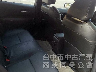 2019 年 Altis 12代 油電 尊爵版 白色 里程8萬，carplay，倒車顯影，衛星導航，原鈑件。
