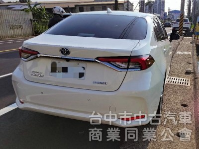 2019 年 Altis 12代 油電 尊爵版 白色 里程8萬，carplay，倒車顯影，衛星導航，原鈑件。