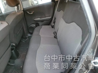 2014年 Fit 2.5代 恆溫，定速，快撥鍵，一手媽媽車，無抽煙，內裝飽滿，底盤安靜，車況超優。