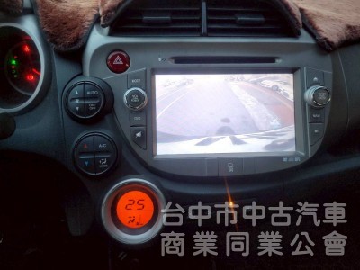 2014年 Fit 2.5代 恆溫，定速，快撥鍵，一手媽媽車，無抽煙，內裝飽滿，底盤安靜，車況超優。