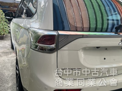 2016年 三菱 Outlander 經典版 2.4