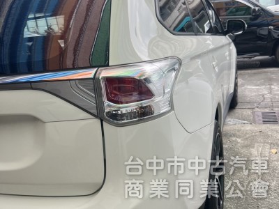 2016年 三菱 Outlander 經典版 2.4