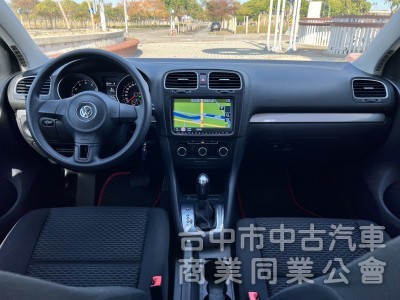 車壇極具代表性的鋼砲車款 為操控及安全而生 六代的外觀 讓Golf更具肌肉張力 平均油耗 14.5公里/公升原車況無待修