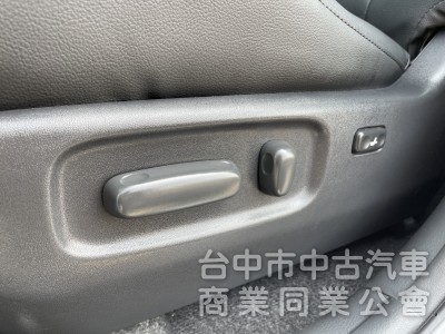 實車實價 里程保証 萊因鑑定 天窗  6安 配備18吋原廠鋁圈的SUV