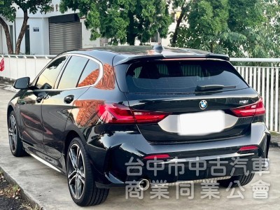 2021年 BMW  118i  1.5 跟車系統  