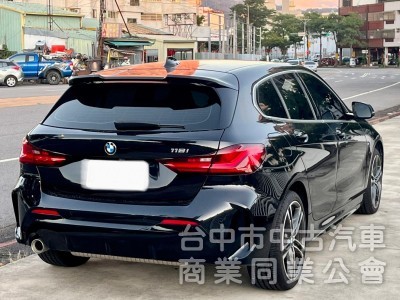 2021年 BMW  118i  1.5 跟車系統  